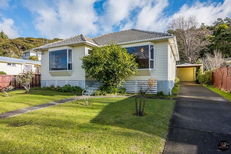 Photo of property in 177 Wellington Road, Wainuiomata, Lower Hutt, 5014