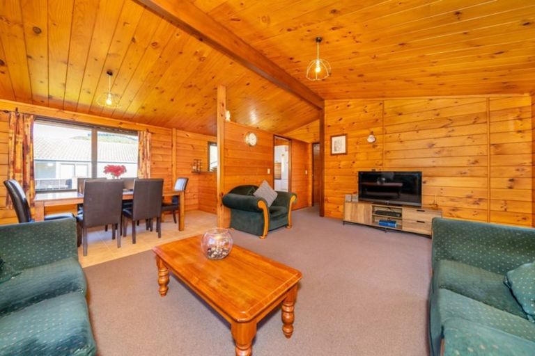 Photo of property in 10 Jasper Grove, Birchville, Upper Hutt, 5018