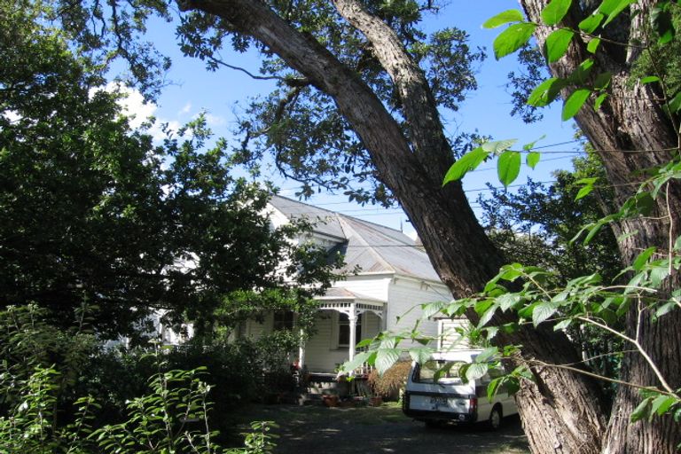 Photo of property in 52 Stanley Point Road, Stanley Point, Auckland, 0624