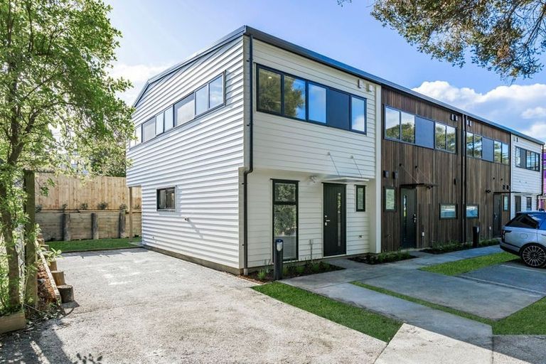 Photo of property in 1/63 Hillcrest Avenue, Hillcrest, Auckland, 0627