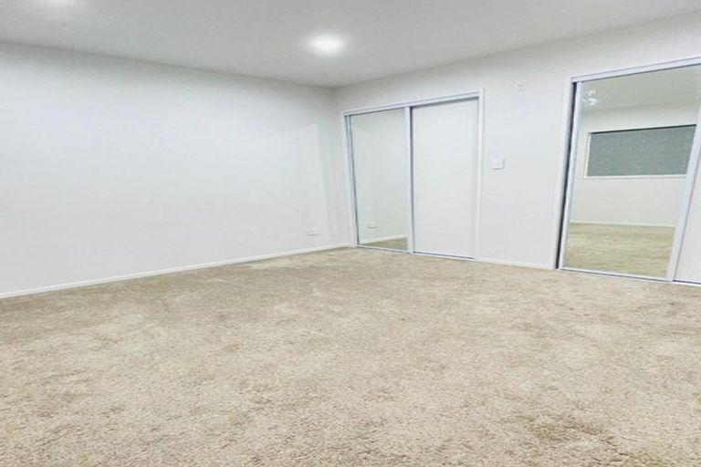 Photo of property in 1/2 Smiths Avenue, Papakura, 2110