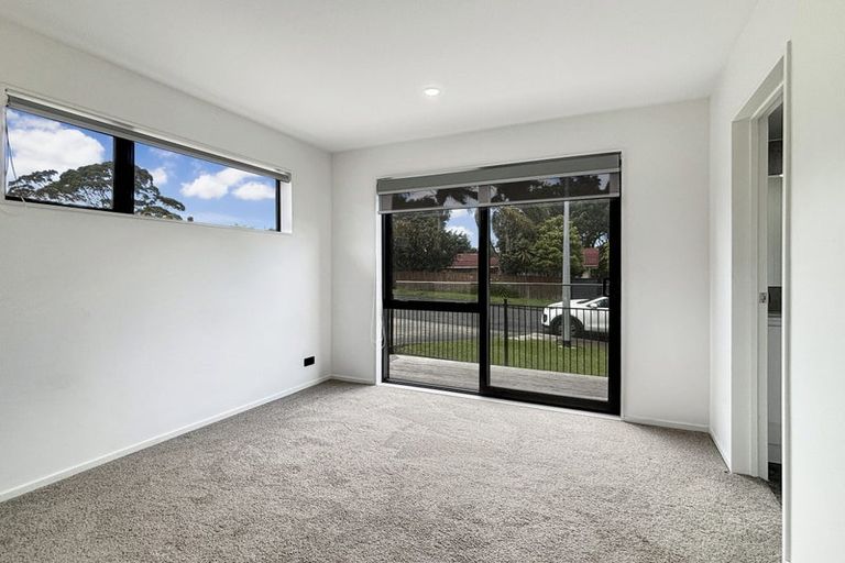 Photo of property in 2 Peterhouse Place, West Harbour, Auckland, 0618
