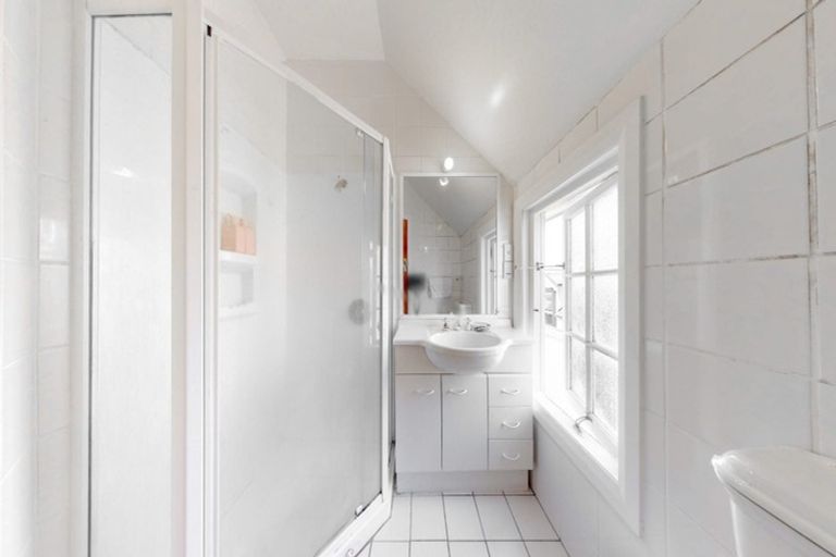 Photo of property in 17 Selwyn Terrace, Thorndon, Wellington, 6011