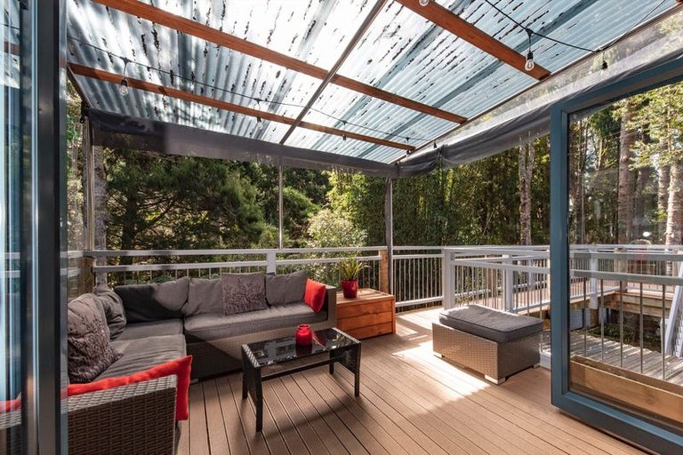 Photo of property in 220 Woodlands Park Road, Titirangi, Auckland, 0604