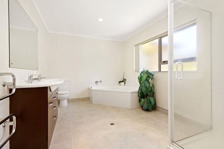 Photo of property in 50 Bing Lucas Drive, Tawa, Wellington, 5028