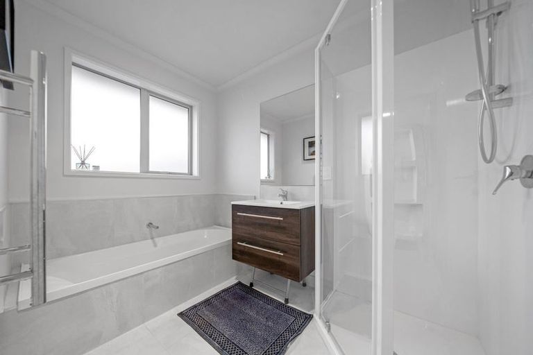 Photo of property in 16 Mark Ball Drive, Pokeno, 2402