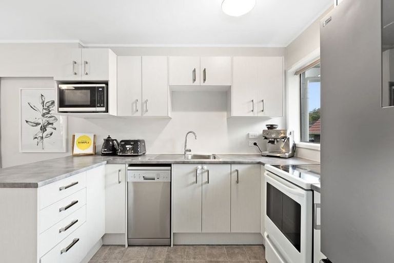 Photo of property in 1/20 Gladys Avenue, Glenfield, Auckland, 0629