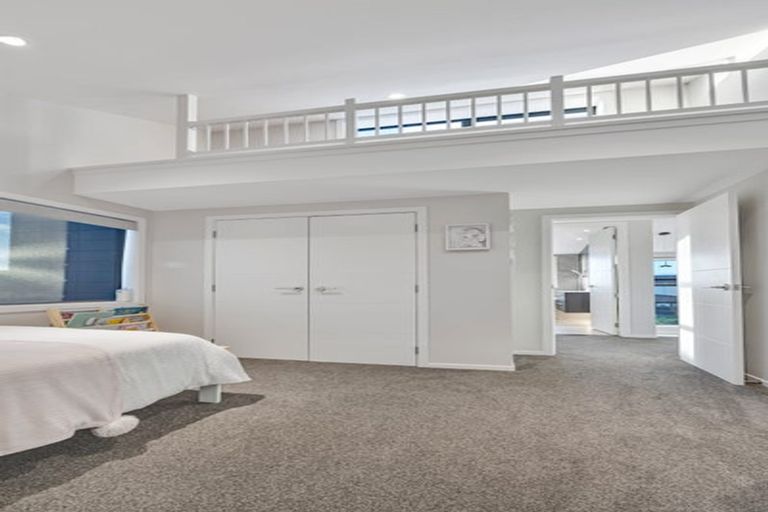 Photo of property in 39 Craigs Way, Hobsonville, Auckland, 0616