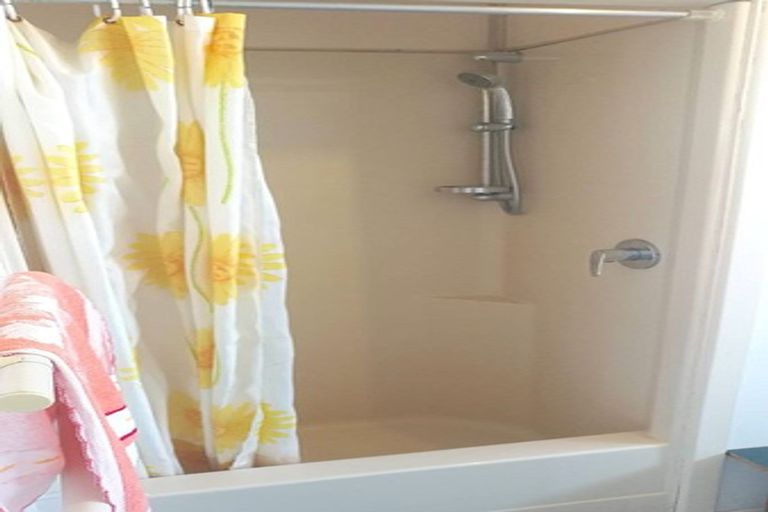 Photo of property in 77 Hoani Street, Northcote, Christchurch, 8052