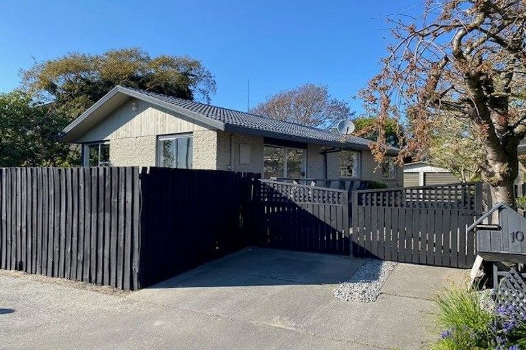 Photo of property in 10 Cunliffe Road, Redwood, Christchurch, 8051