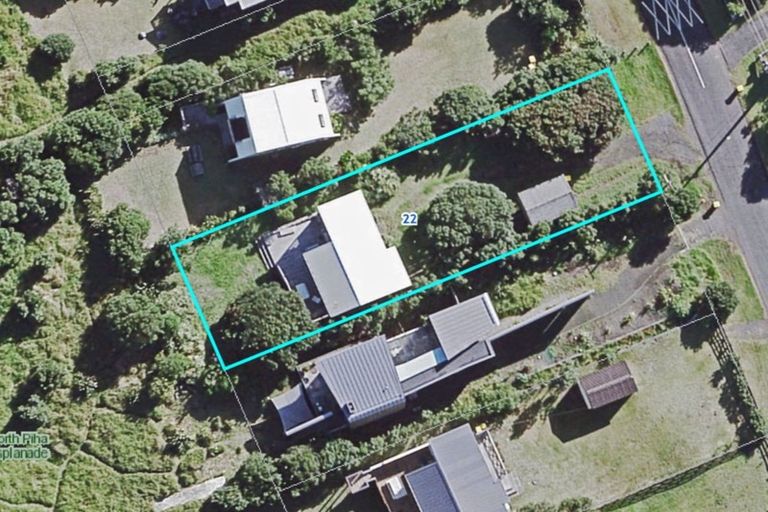 Photo of property in 22 North Piha Road, Piha, New Lynn, 0772