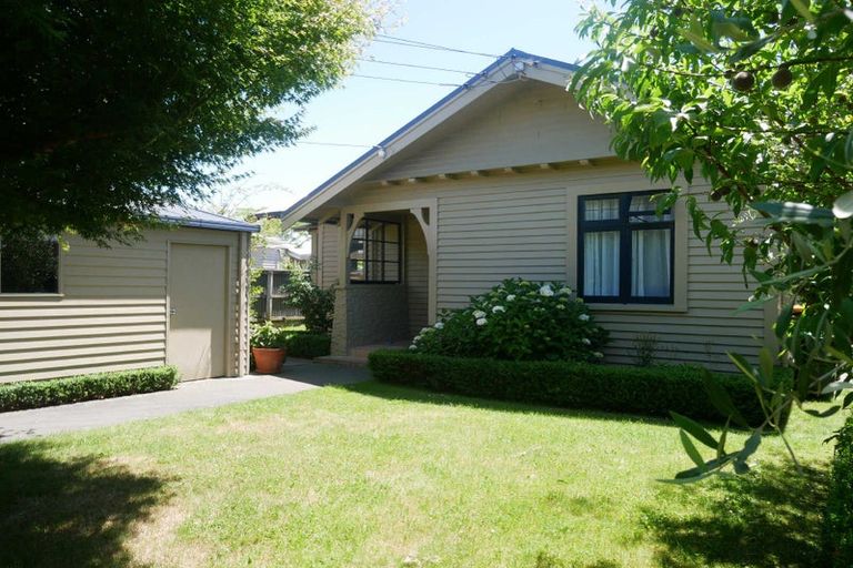 Photo of property in 15 Paparoa Street, Papanui, Christchurch, 8053