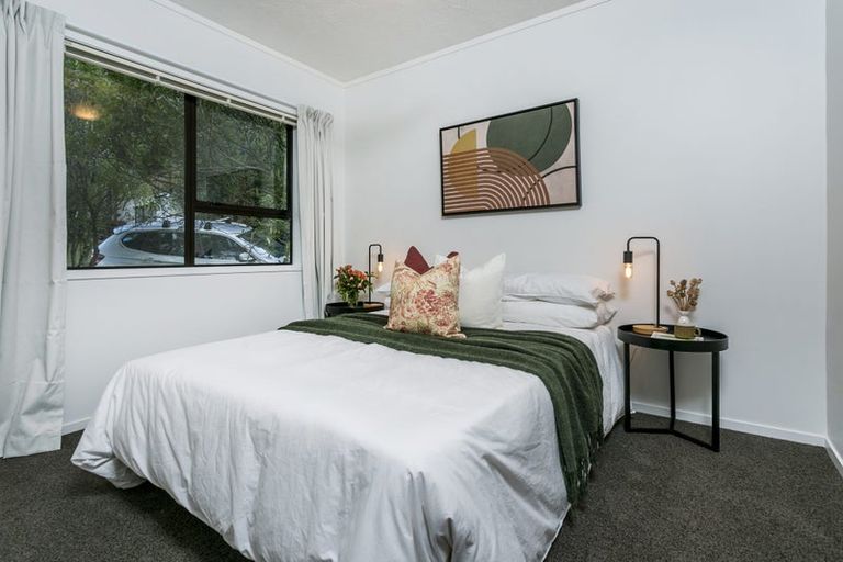 Photo of property in 1/14 Greenvalley Rise, Glenfield, Auckland, 0629