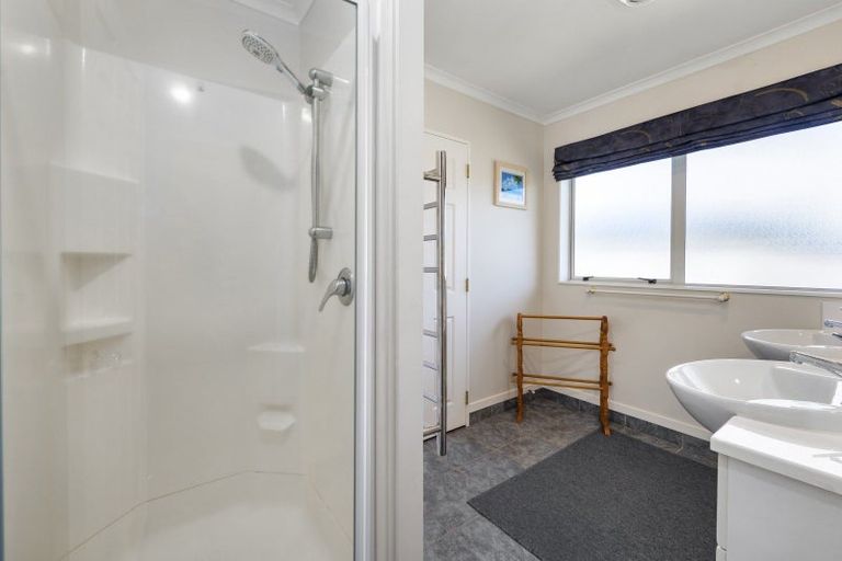Photo of property in 4 Lakemere Way, Kinloch, Taupo, 3377