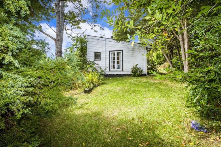 Photo of property in 26 Woodlands Crescent, Browns Bay, Auckland, 0630