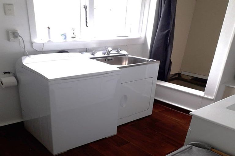 Photo of property in 11 Caroline Street, Mount Victoria, Wellington, 6011