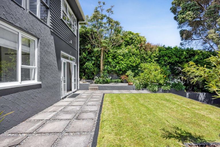 Photo of property in 290 Devon Street West, New Plymouth, 4310