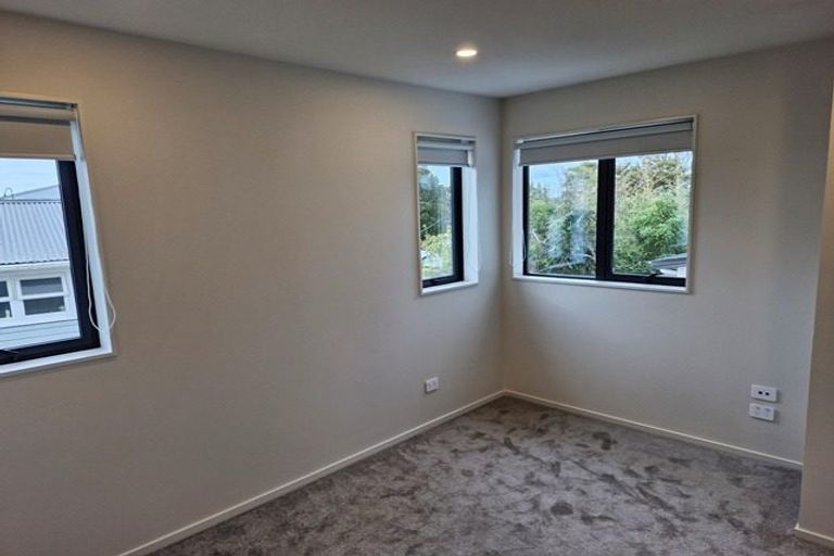 Photo of property in 16c Hobsonville Road, West Harbour, Auckland, 0618