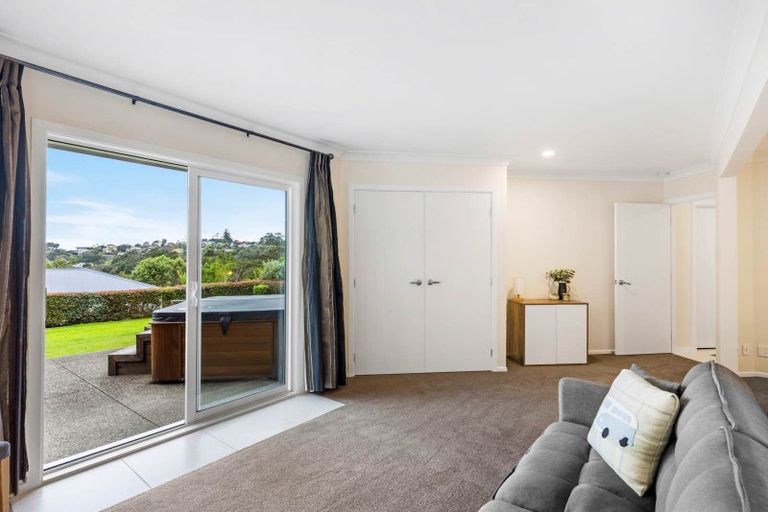 Photo of property in 286 Whangaparaoa Road, Red Beach, 0932