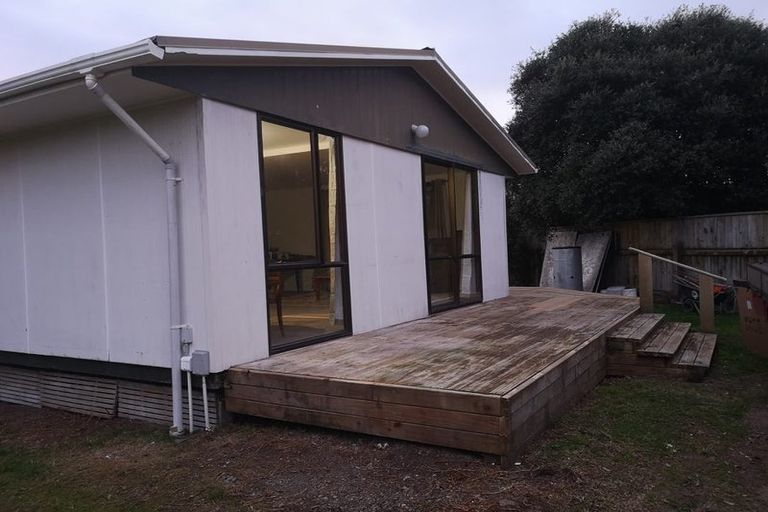 Photo of property in 12 Freyberg Crescent, Waikanae Beach, Waikanae, 5036