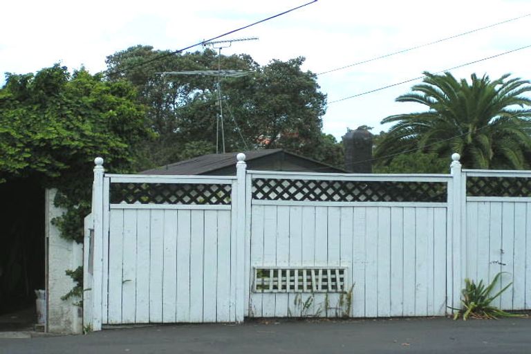 Photo of property in 163 Queen Street, Northcote Point, Auckland, 0627