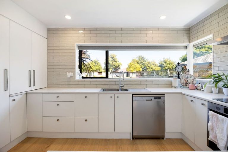 Photo of property in 28 Bouverie Crescent, Flagstaff, Hamilton, 3210