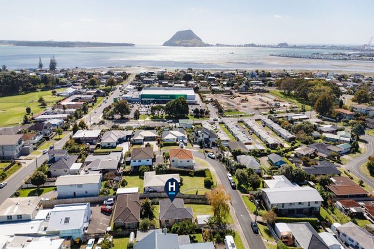 Photo of property in 15a Pine Avenue, Otumoetai, Tauranga, 3110