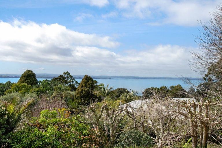 Photo of property in 9 Laingholm Drive, Laingholm, Auckland, 0604