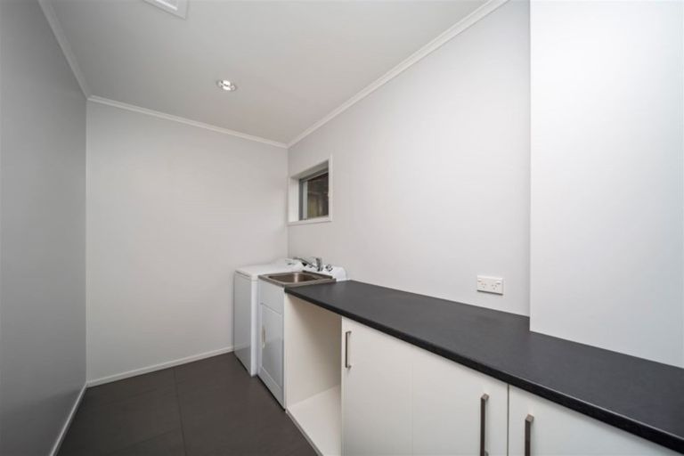 Photo of property in 10 Montana Place, Merrilands, New Plymouth, 4312