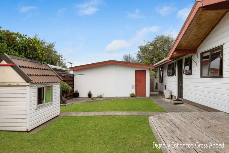 Photo of property in 6 Suzanne Grove, Kelvin Grove, Palmerston North, 4414