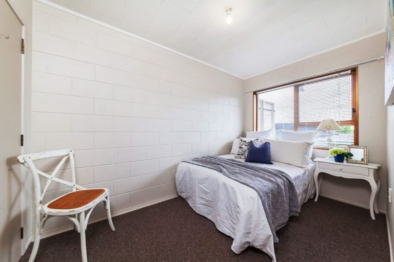 Photo of property in 1/68 Sorrel Crescent, Bucklands Beach, Auckland, 2012