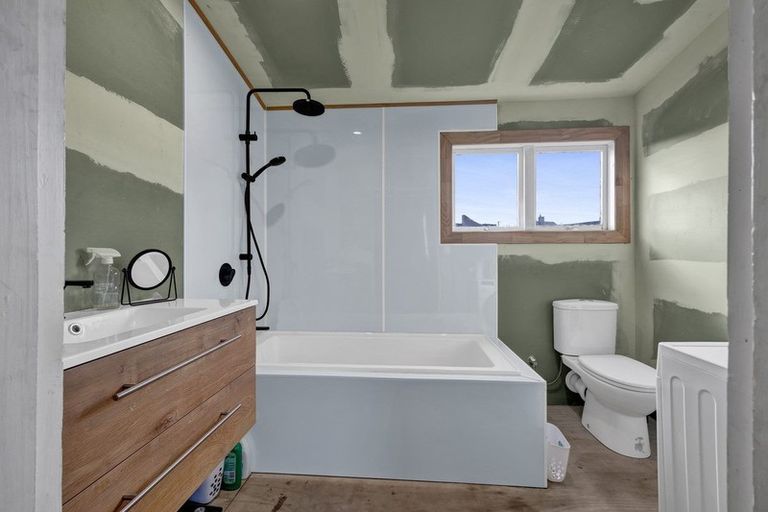 Photo of property in 196 Bridge Street, Eltham, 4322