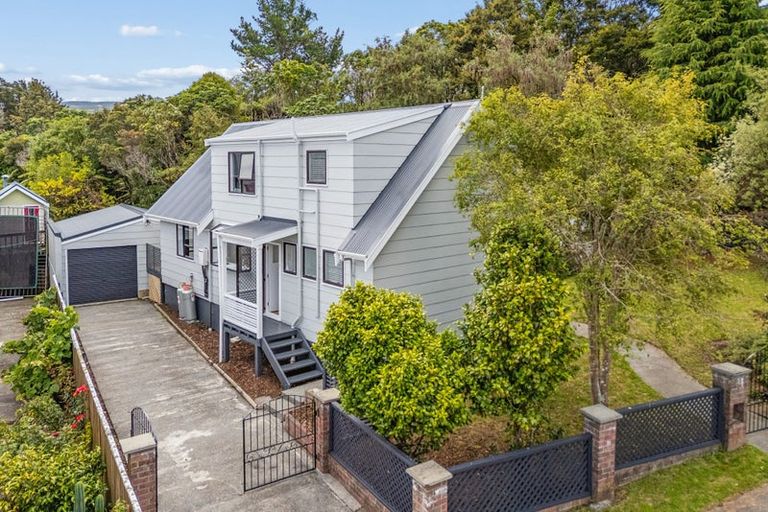 Photo of property in 13 King Charles Drive, Kingsley Heights, Upper Hutt, 5018