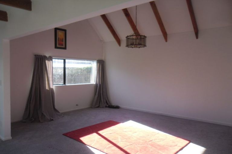 Photo of property in 7 Hurworth Grove, Waikanae, 5036