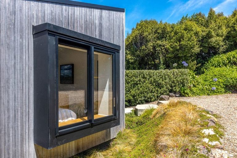 Photo of property in 70 Queens Drive, Oneroa, Waiheke Island, 1081