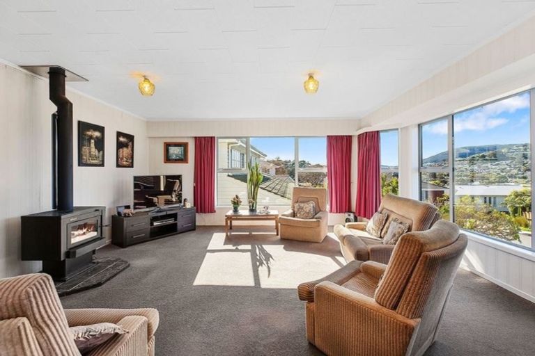 Photo of property in 9 Mckeefry Grove, Tawa, Wellington, 5028