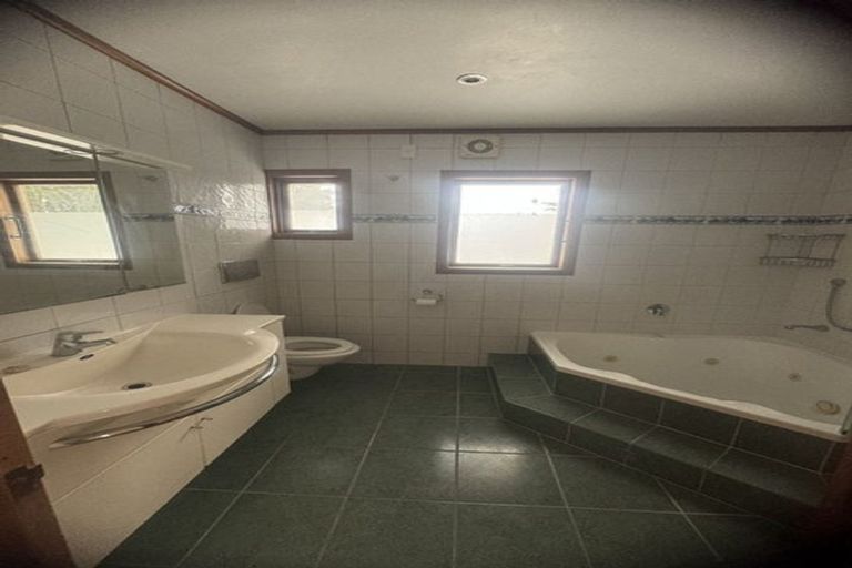 Photo of property in 8 Boyd Avenue, Mangere Bridge, Auckland, 2022