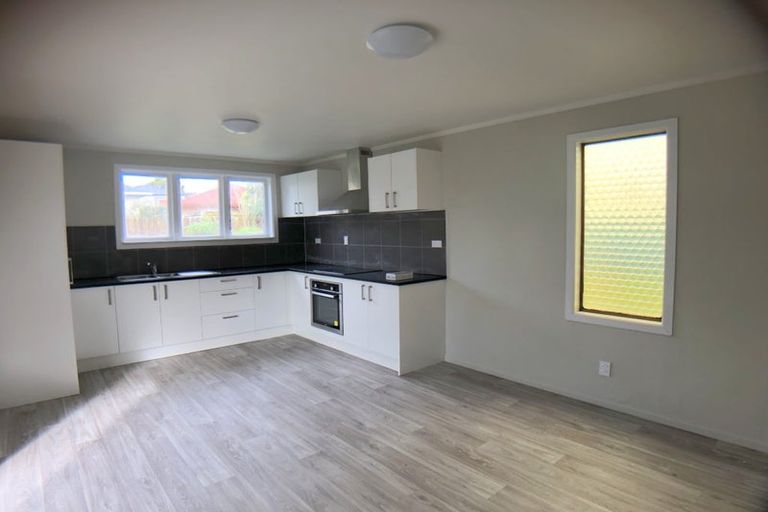 Photo of property in 8 Binsted Road, New Lynn, Auckland, 0600
