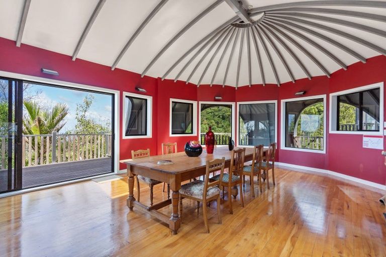 Photo of property in 440 Scenic Drive, Waiatarua, Auckland, 0612