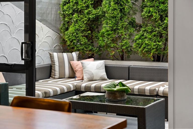 Photo of property in 2/11 Huntly Road, Campbells Bay, Auckland, 0630