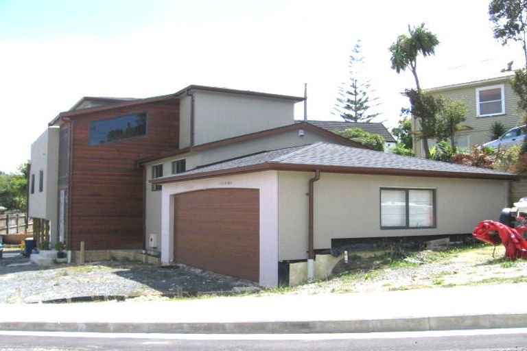 Photo of property in 3 Cronin Place, Beach Haven, Auckland, 0626