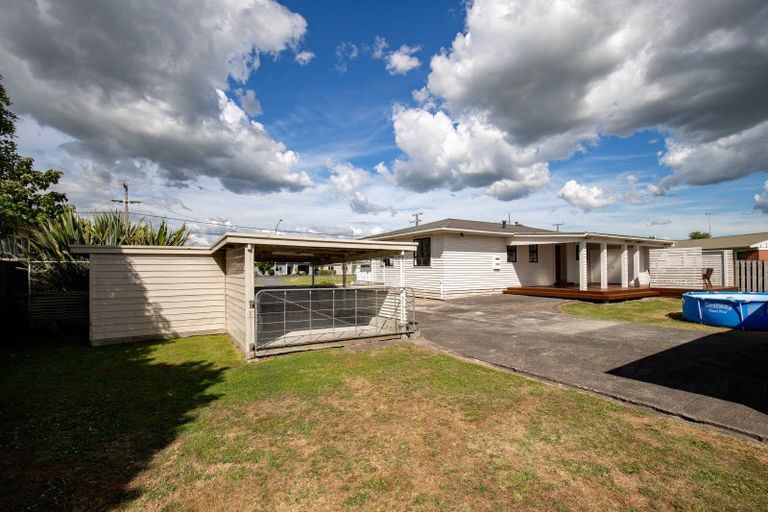 Photo of property in 65 Pipiroa Road, Ngatea, 3503