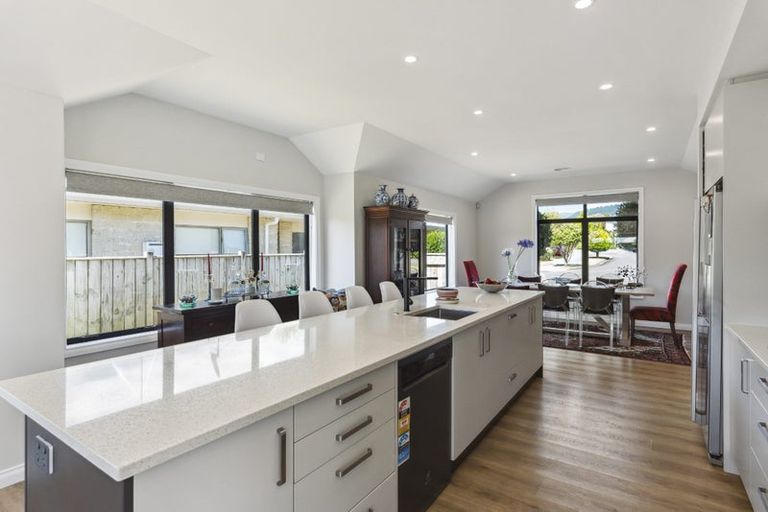 Photo of property in 176 Milne Drive, Paraparaumu, 5032