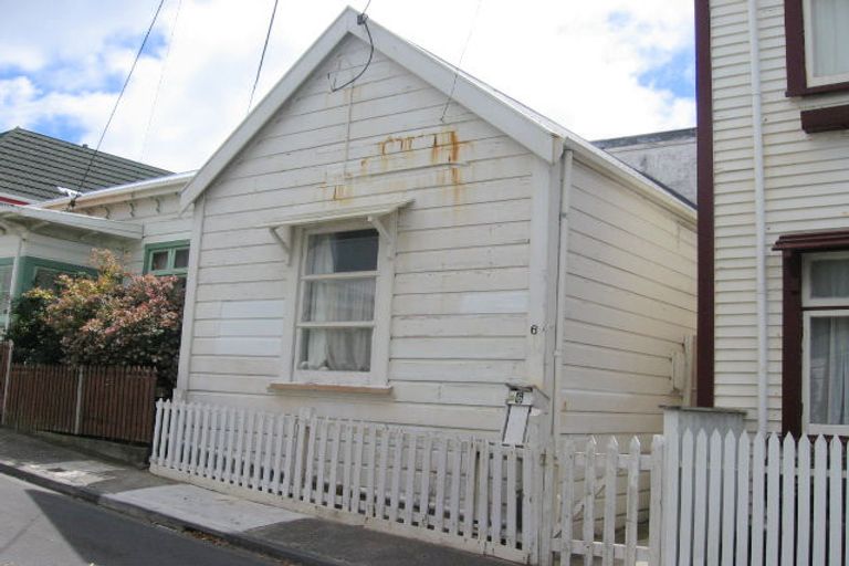 Photo of property in 6 Tutchen Avenue, Mount Victoria, Wellington, 6011