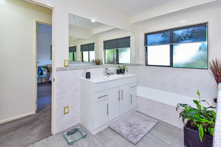 Photo of property in 1/36 Halver Road, Hillpark, Auckland, 2102