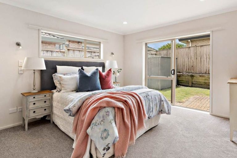 Photo of property in 10 Attymon Lane, East Tamaki, Auckland, 2016