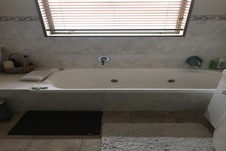 Photo of property in 6 Doneraille Place, Bethlehem, Tauranga, 3110