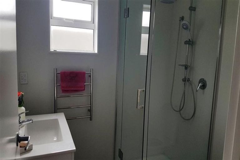 Photo of property in 94 Chislehurst Street, Henderson, Auckland, 0612