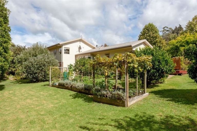 Photo of property in 1b Governors Heights, Whangamata, 3620