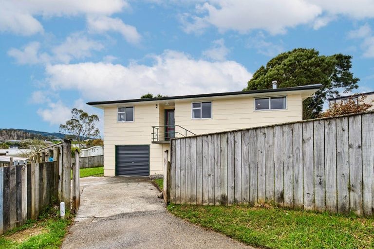 Photo of property in 7 Edelweiss Grove, Timberlea, Upper Hutt, 5018
